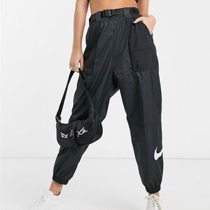 Nike Black Swoosh Logo Cropped Crop Cargo Jogger Pants Women Size Medium